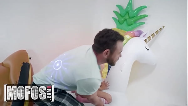MOFOS - Emma Hix, Brad Newman - Inflatable Room
