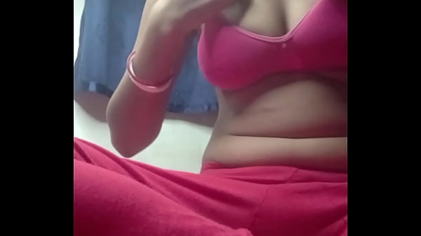 Desi Village Bhabi chut se khealty Hui pussy fingering